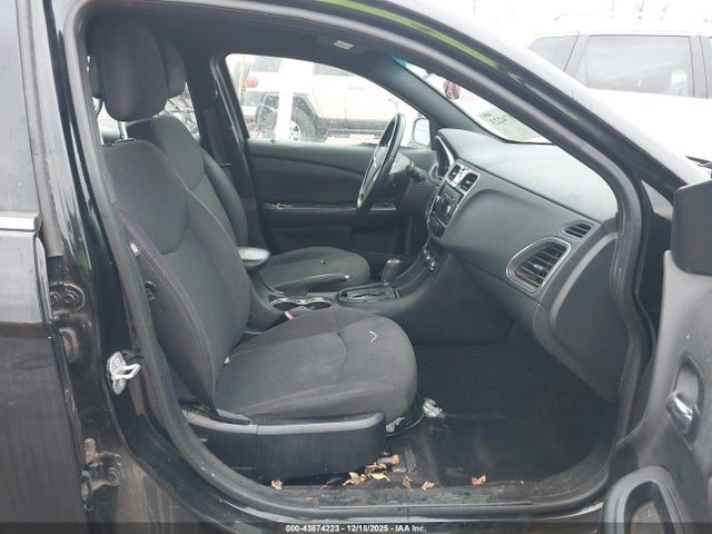 43874223 :رقم المزاد ، 1C3CCBBB7EN171583 vin ، 2014 Chrysler 200 Touring مزاد بيع