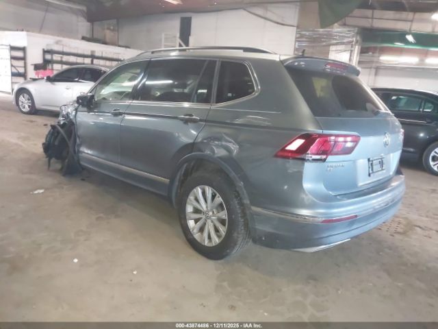 2018 VOLKSWAGEN TIGUAN 3VV3B7AXXJM088406 Photo 2
