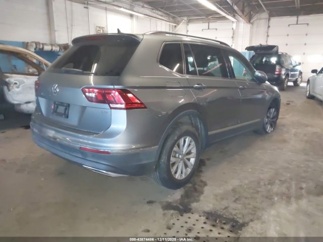 2018 VOLKSWAGEN TIGUAN 3VV3B7AXXJM088406 Photo 3