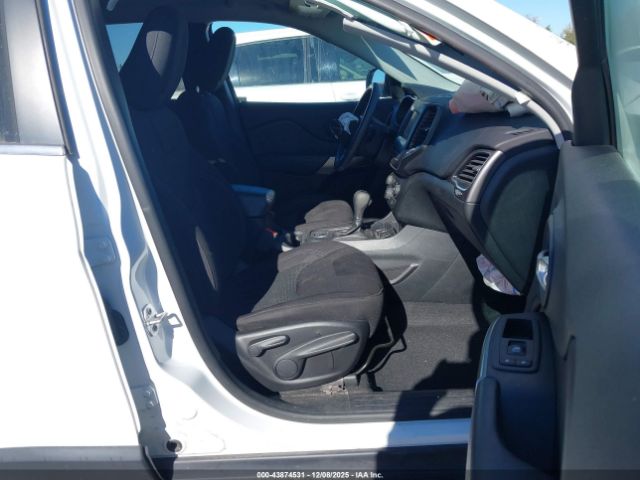 2019 JEEP CHEROKEE 1C4PJLCB0KD470857 Photo 4