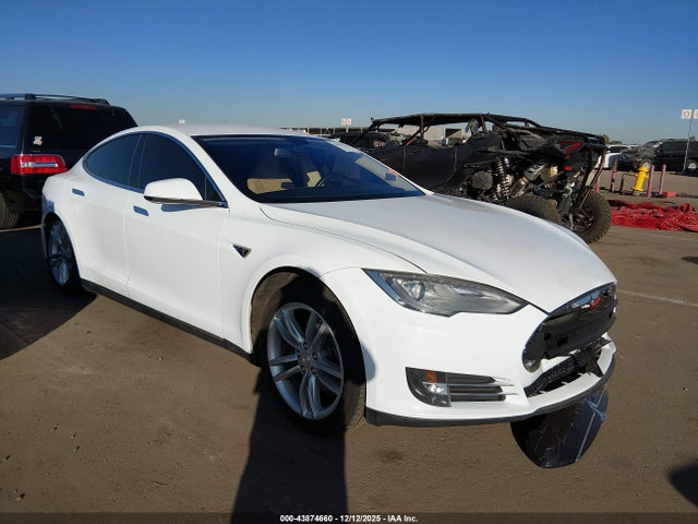 2013 TESLA MODEL S 5YJSA1CN9DFP05258 Photo 0