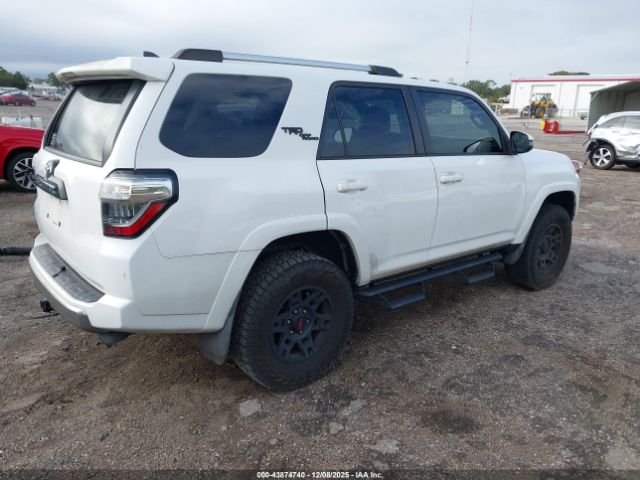 2018 TOYOTA 4RUNNER JTEBU5JR2J5595120 Photo 3