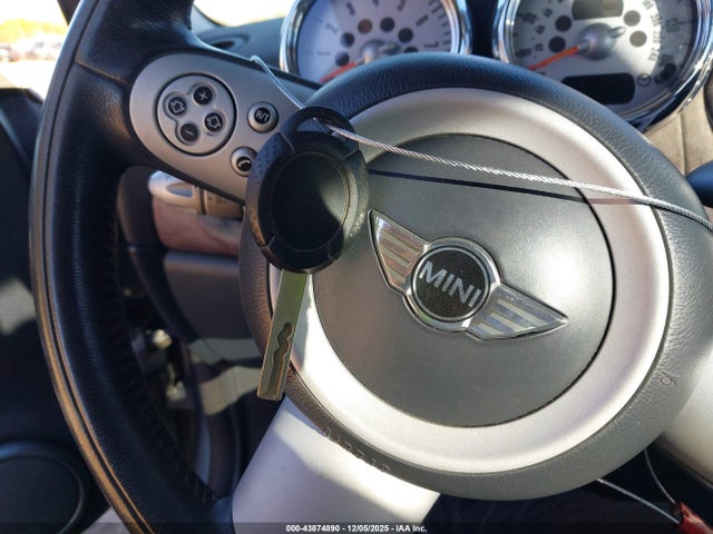 2006 MINI COOPER S WMWRE33526TN28659 Photo 10