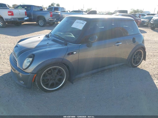 2006 MINI COOPER S WMWRE33526TN28659 Photo 1