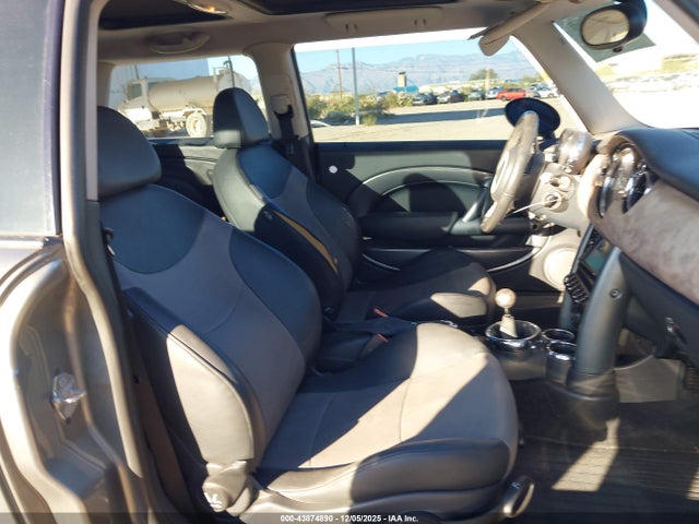 2006 MINI COOPER S WMWRE33526TN28659 Photo 4