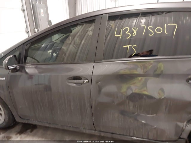 Toyota Prius V Three 2014 JTDZN3EU7EJ002352 Image 15