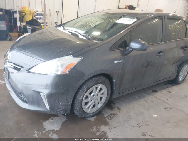 Toyota Prius V Three 2014 JTDZN3EU7EJ002352 Image 2