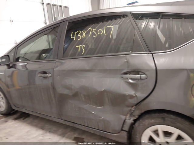 Toyota Prius V Three 2014 JTDZN3EU7EJ002352 Image 6