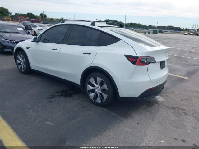 2021 TESLA MODEL Y 5YJYGDEE1MF077526 Photo 2