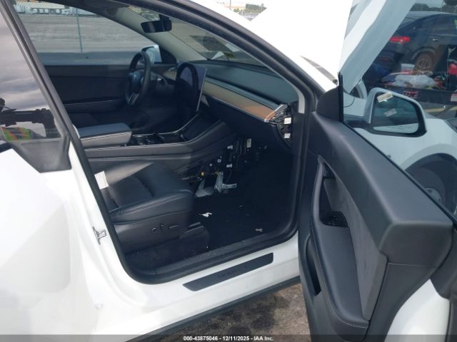 2021 TESLA MODEL Y 5YJYGDEE1MF077526 Photo 4