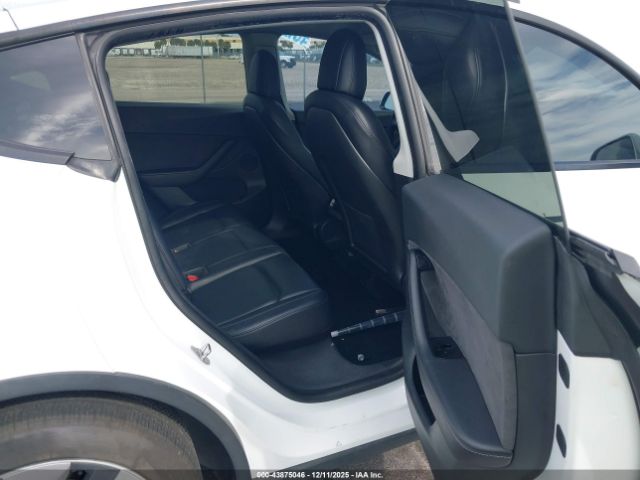 2021 TESLA MODEL Y 5YJYGDEE1MF077526 Photo 7