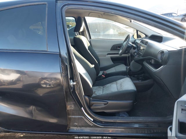 JTDKDTB38E1083393 Toyota Prius C Two