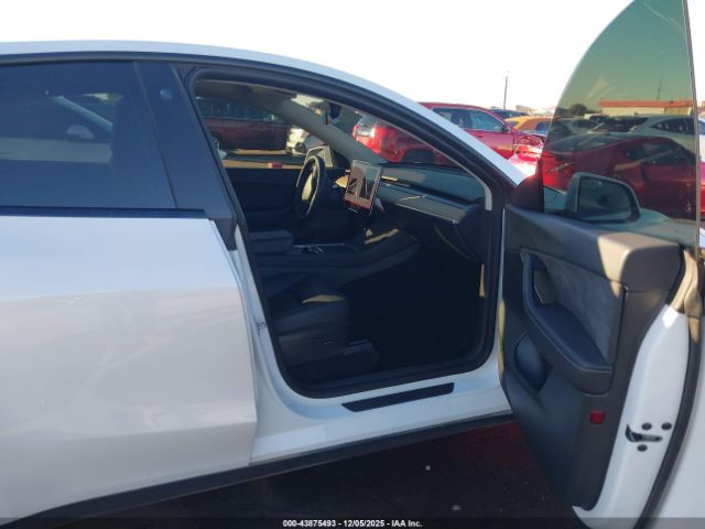 2022 TESLA MODEL Y 7SAYGDEF5NF403843 Photo 4