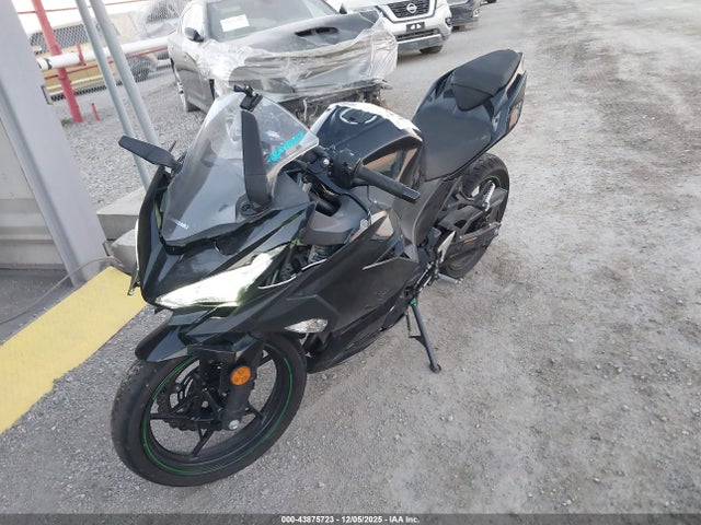 Kawasaki EX400 2023 JKAEXKH15PDAM8099 Image 2