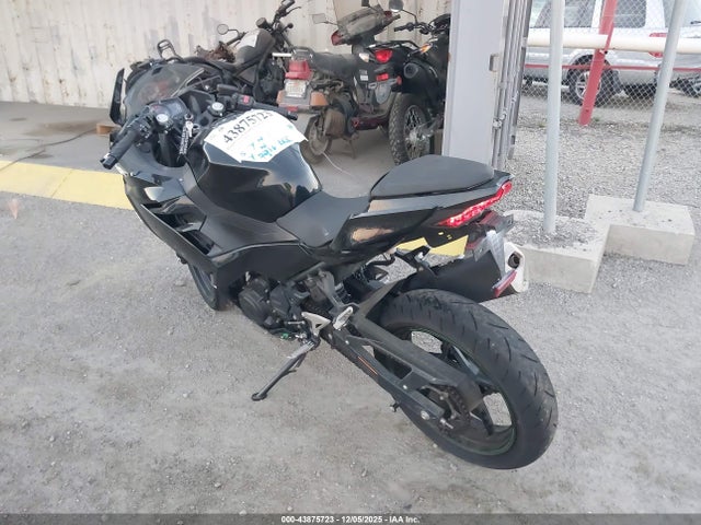 Kawasaki EX400 2023 JKAEXKH15PDAM8099 Image 3
