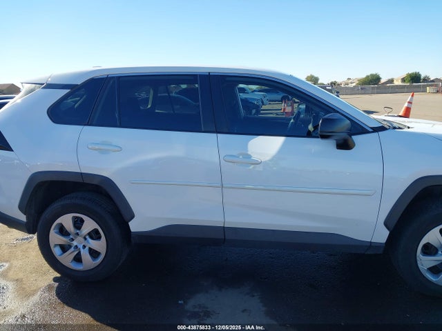 Toyota RAV4 LE 2022 2T3H1RFV3NC197001 Image 13