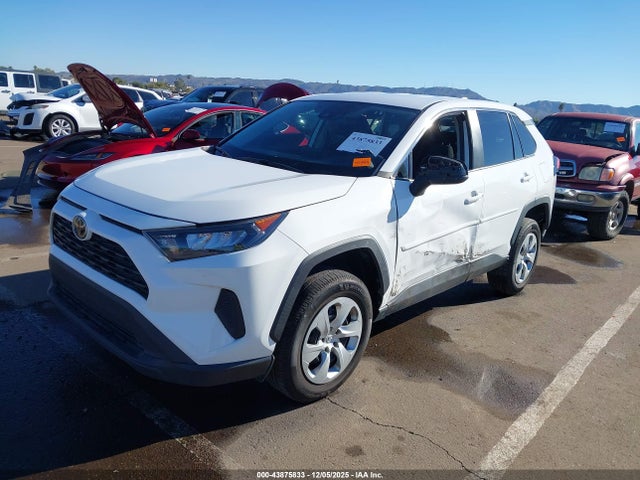 Toyota RAV4 LE 2022 2T3H1RFV3NC197001 Image 2