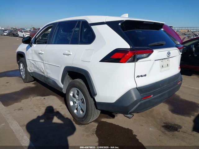 Toyota RAV4 LE 2022 2T3H1RFV3NC197001 Image 3