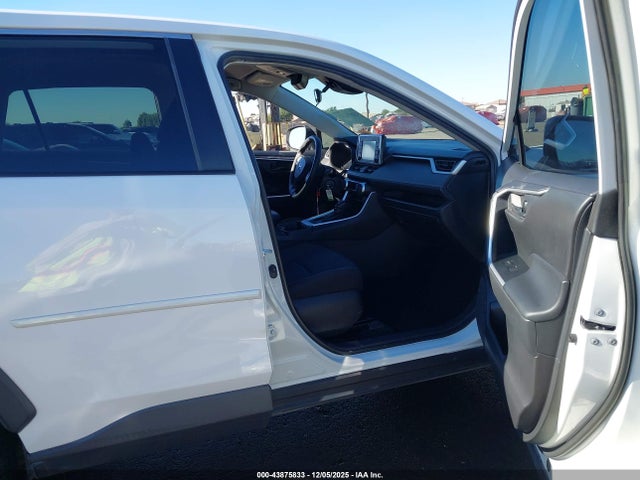 Toyota RAV4 LE 2022 2T3H1RFV3NC197001 Image 5