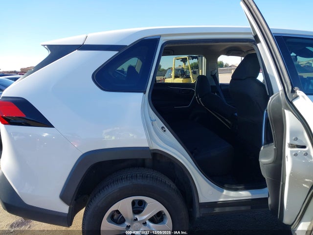 Toyota RAV4 LE 2022 2T3H1RFV3NC197001 Image 8