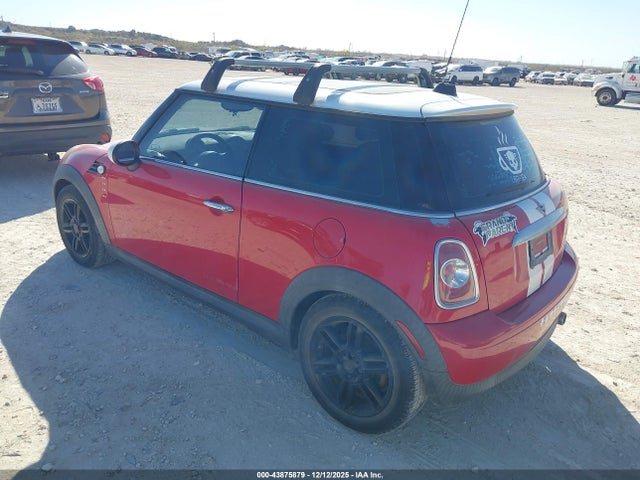 2012 MINI COOPER WMWSU3C58CT368139 Photo 2