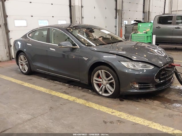 2015 TESLA MODEL S 5YJSA1H13FFP68834 Photo 0