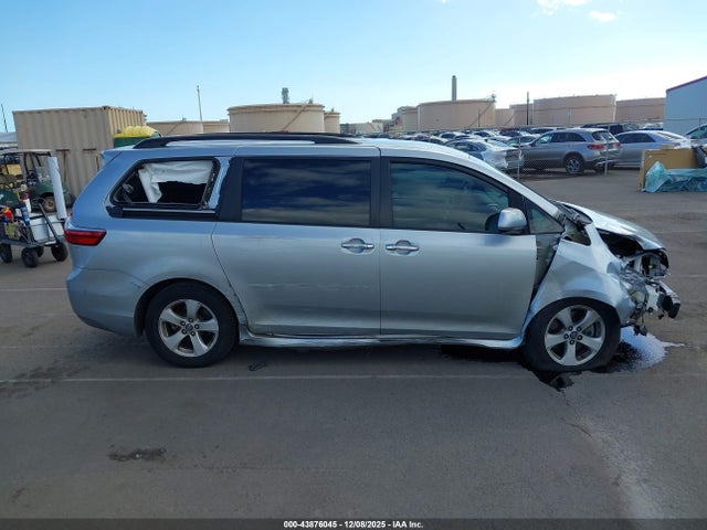Toyota SIENNA LE 2020 5TDKZ3DC2LS040344 Image 14