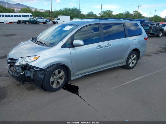 Toyota SIENNA LE 2020 5TDKZ3DC2LS040344 Image 2
