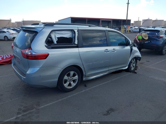 Toyota SIENNA LE 2020 5TDKZ3DC2LS040344 Image 4