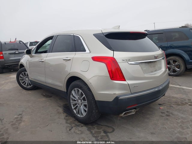 2017 CADILLAC XT5 1GYKNDRS8HZ214161 Photo 2