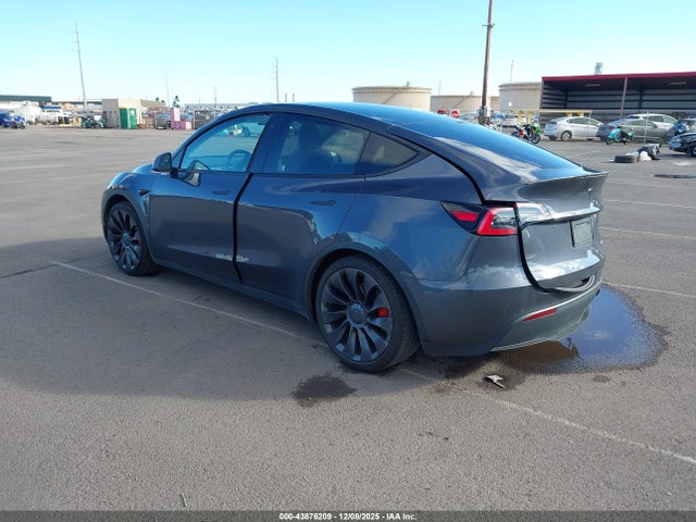 2021 TESLA MODEL Y 5YJYGDEF7MF079421 Photo 2
