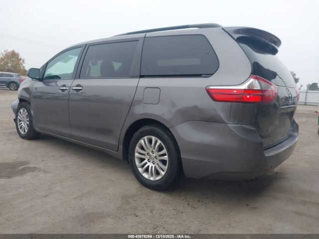 2016 TOYOTA SIENNA 5TDYK3DC5GS714443 Photo 2