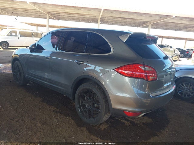 2014 PORSCHE CAYENNE WP1AA2A22ELA93556 Photo 2
