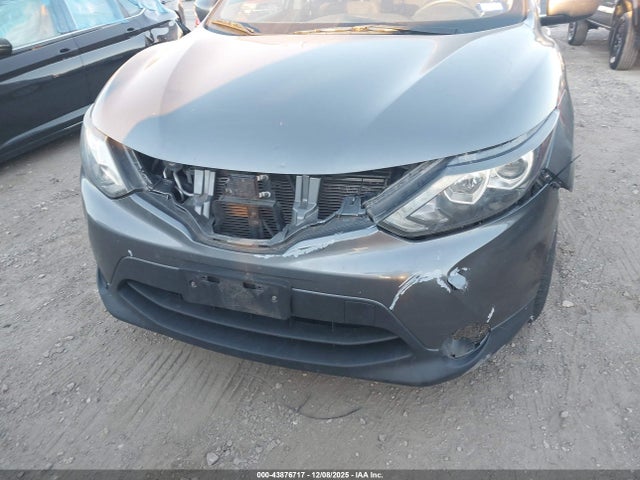 JN1BJ1CP1JW180319 Nissan Rogue Sport S