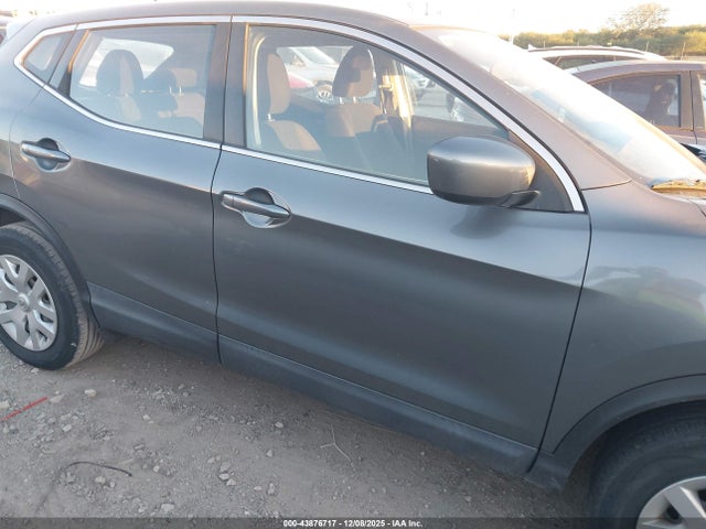 JN1BJ1CP1JW180319 Nissan Rogue Sport S
