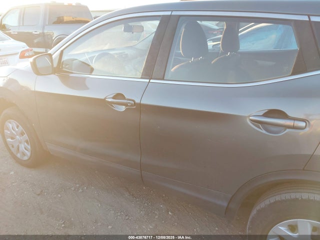 JN1BJ1CP1JW180319 Nissan Rogue Sport S