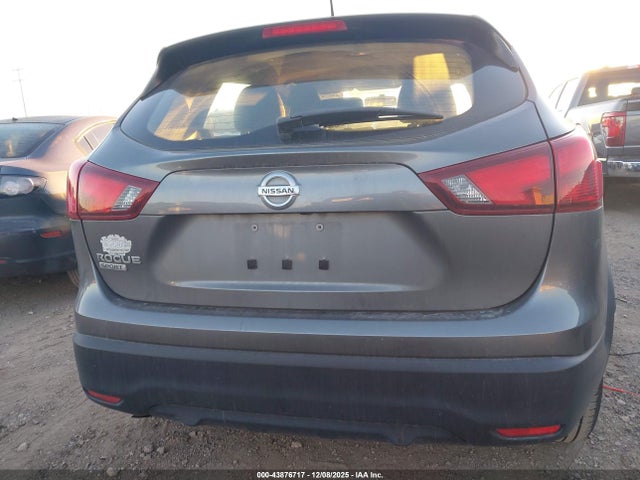 JN1BJ1CP1JW180319 Nissan Rogue Sport S