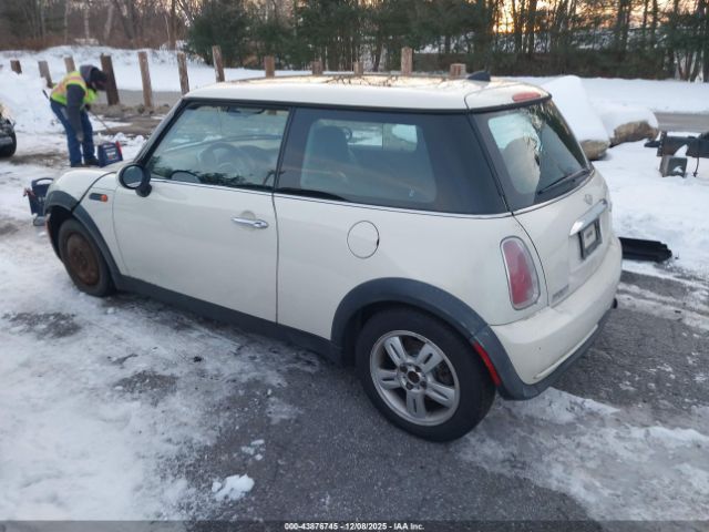 2006 MINI COOPER WMWRC33586TJ73986 Photo 2