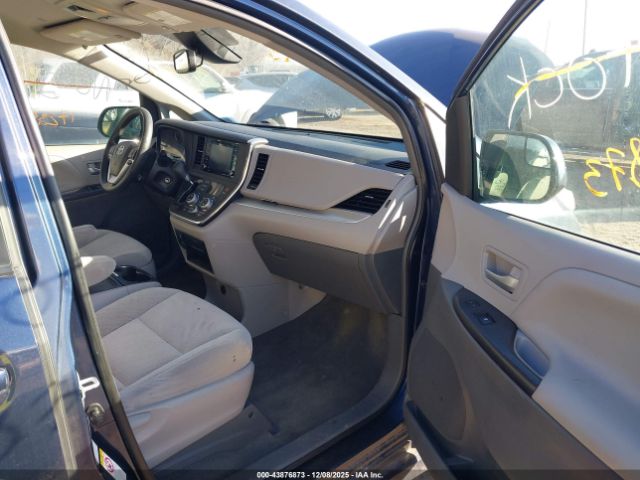 2019 TOYOTA SIENNA 5TDJZ3DC4KS215381 Photo 4