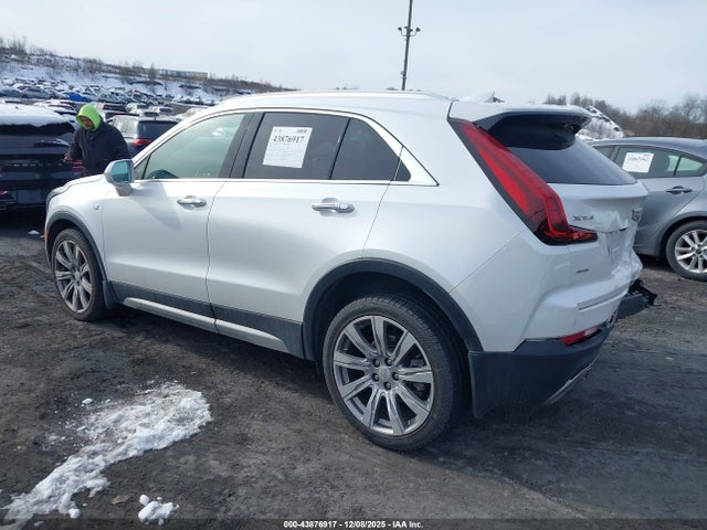 2019 CADILLAC XT4 1GYFZDR42KF215872 Photo 2