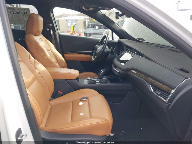 2019 CADILLAC XT4 1GYFZDR42KF215872 Photo 4