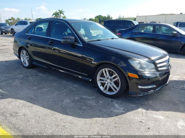 2013 MERCEDES-BENZ C 300 WDDGF8AB2DR265053