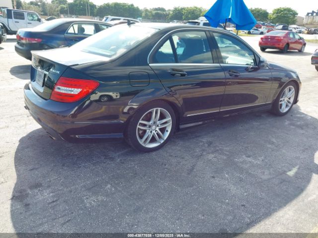 2013 MERCEDES-BENZ C 300 WDDGF8AB2DR265053 Photo 3