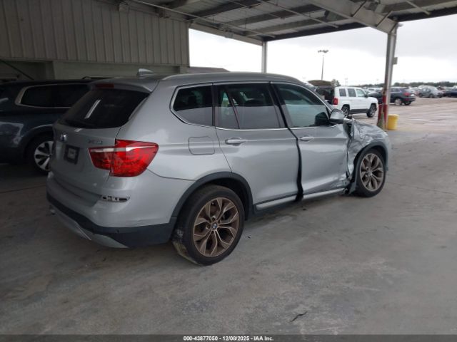2016 BMW X3 5UXWX9C55G0D91594 Photo 3