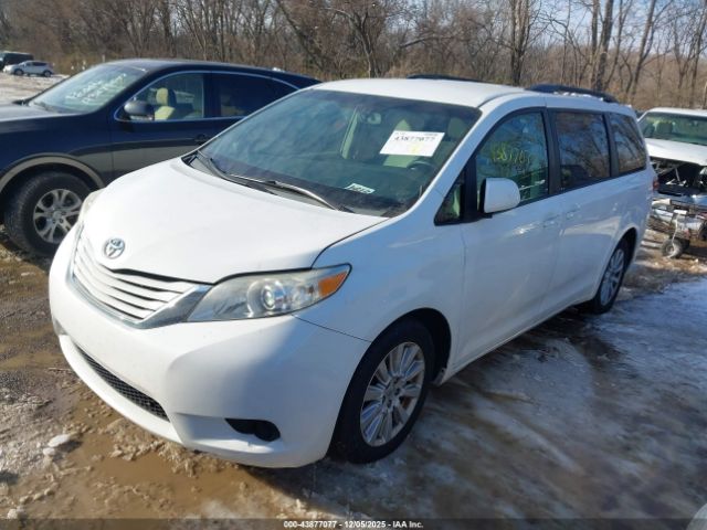 2015 TOYOTA SIENNA 5TDJK3DC9FS112533 Photo 1