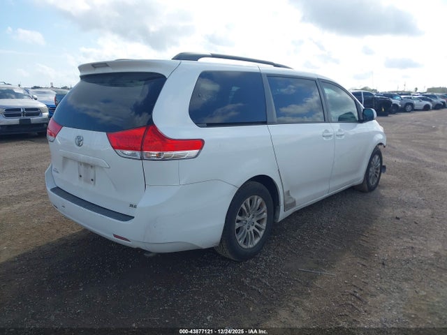 Aukcja sprzedaży 2013 Toyota Sienna Xle V6 8 Passenger, vin: 5TDYK3DC7DS377883, numer aukcji: 43877121