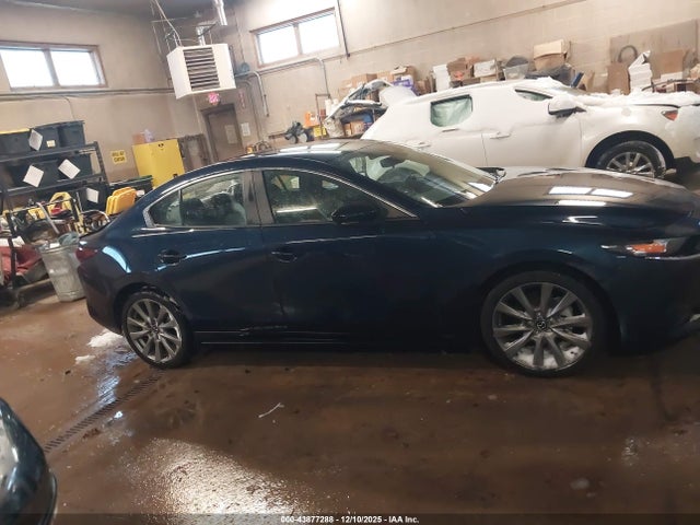 43877288 :رقم المزاد ، 3MZBPABL9NM317326 vin ، 2022 Mazda Mazda3 Select مزاد بيع