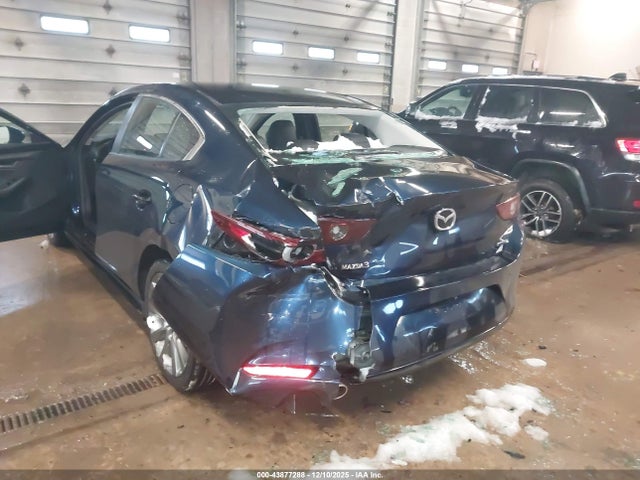 43877288 :رقم المزاد ، 3MZBPABL9NM317326 vin ، 2022 Mazda Mazda3 Select مزاد بيع