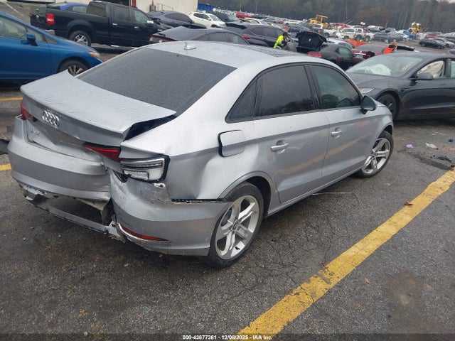 2018 AUDI A3 WAUAUGFF2J1045494 Photo 3