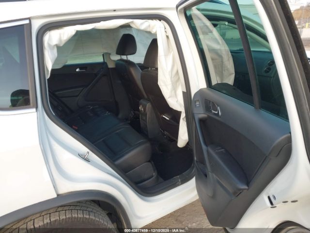 2017 VOLKSWAGEN TIGUAN WVGTV7AX0HK006363 Photo 7